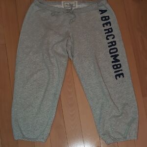 Abercrombie & Fitch Cropped Gray Sweatpants